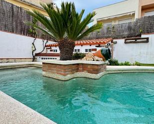 Piscina de Casa adosada en venda en Castellví de la Marca amb Aire condicionat, Calefacció i Jardí privat