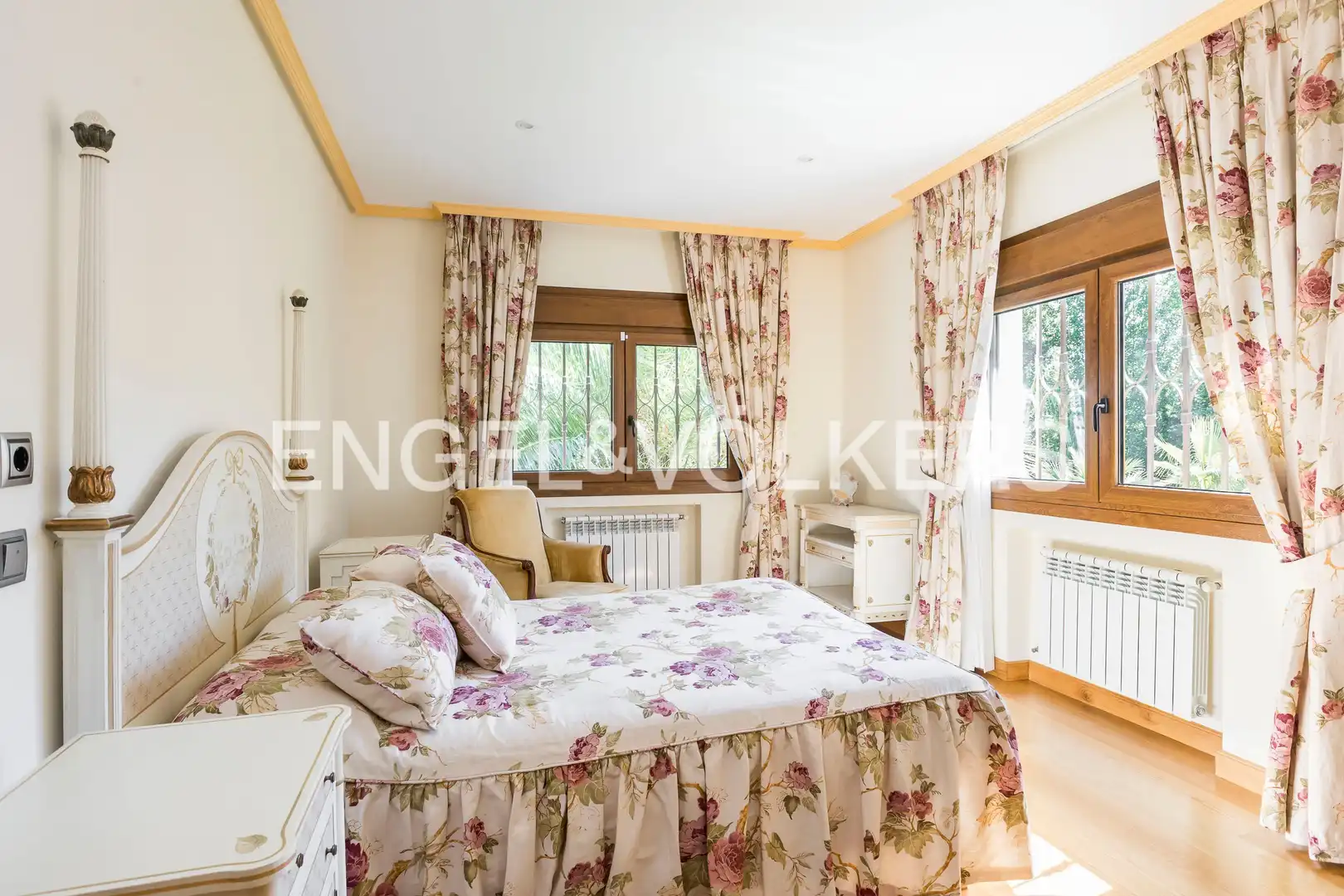 Bedroom of Houses for sale in Madrid  with Air Conditioner, Heating and Private garden
