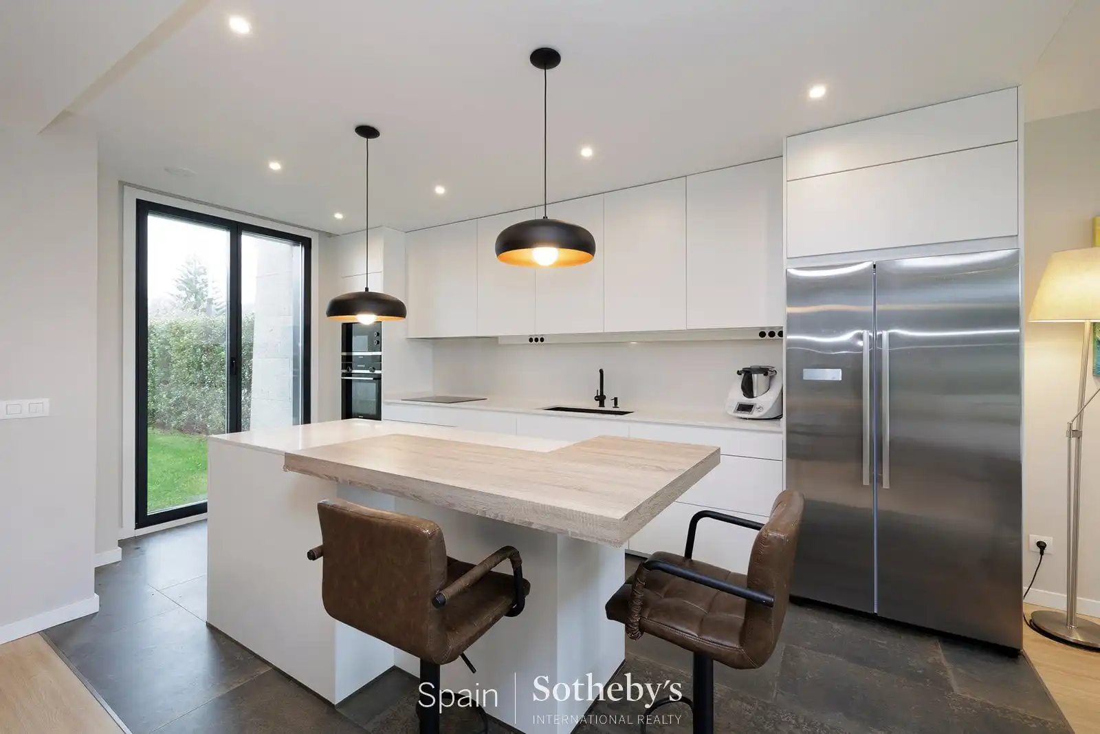 Cocina de Casa adosada en venta en Pontevedra Capital  con Aire acondicionado, Jardín privado y Terraza
