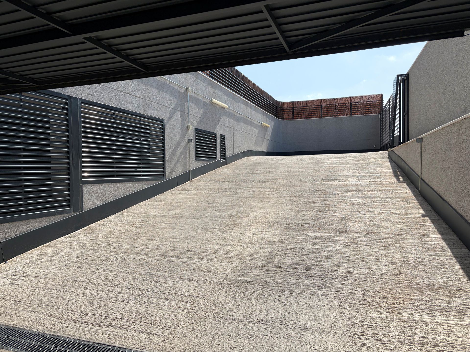 Vista exterior de Garatge en venda en Alcalá de Henares