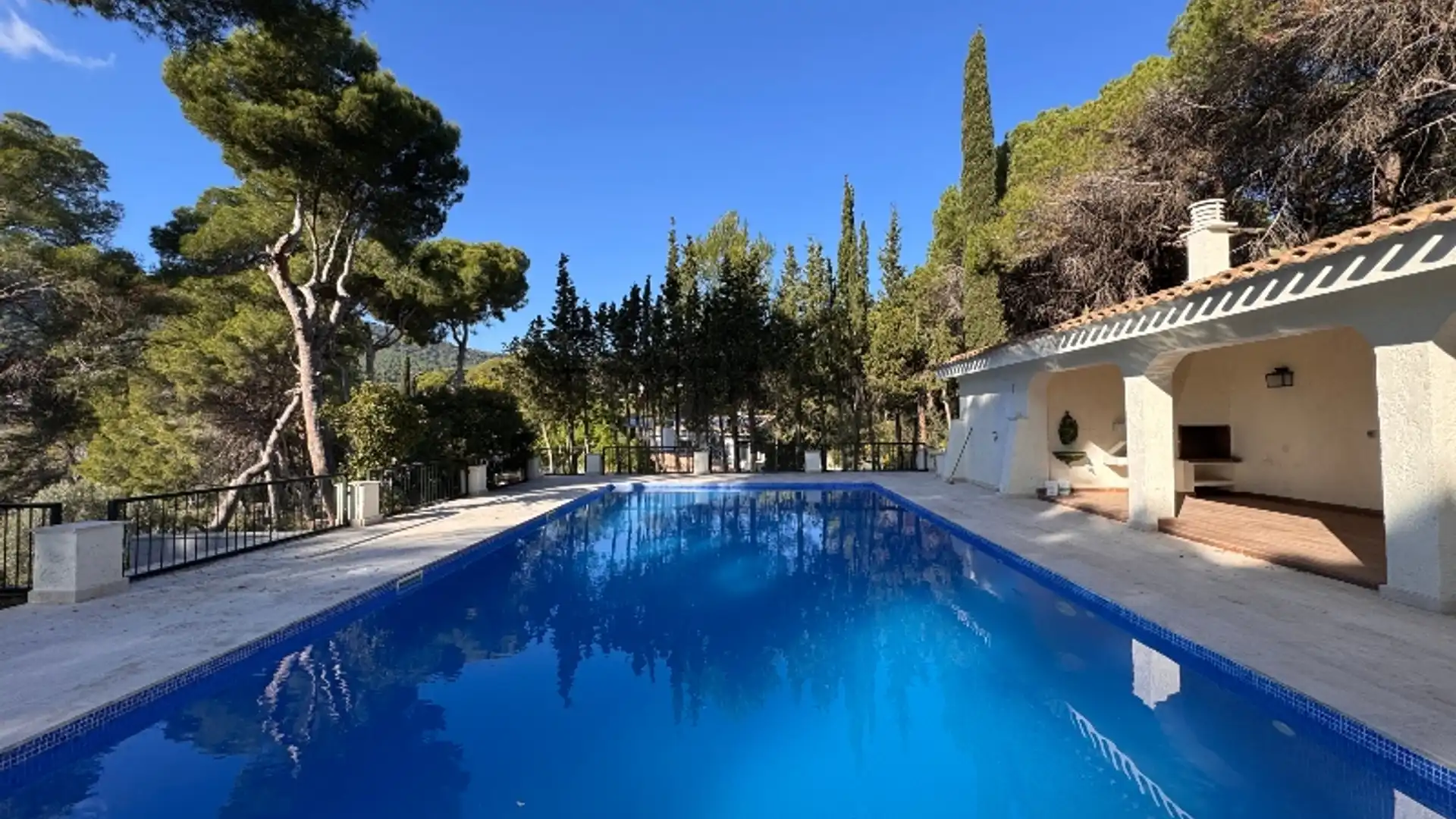 Piscina de Casa o xalet en venda en Cabrera de Mar amb Aire condicionat, Calefacció i Jardí privat