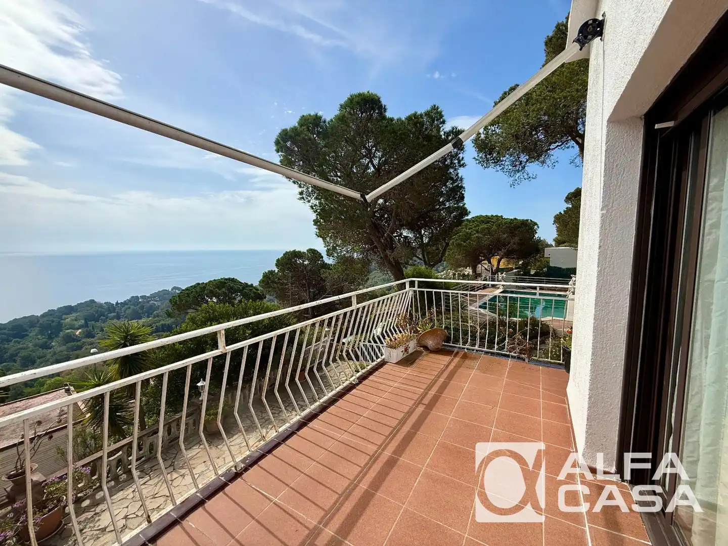 Vista exterior de Casa o xalet en venda en Blanes amb Calefacció, Terrassa i Traster