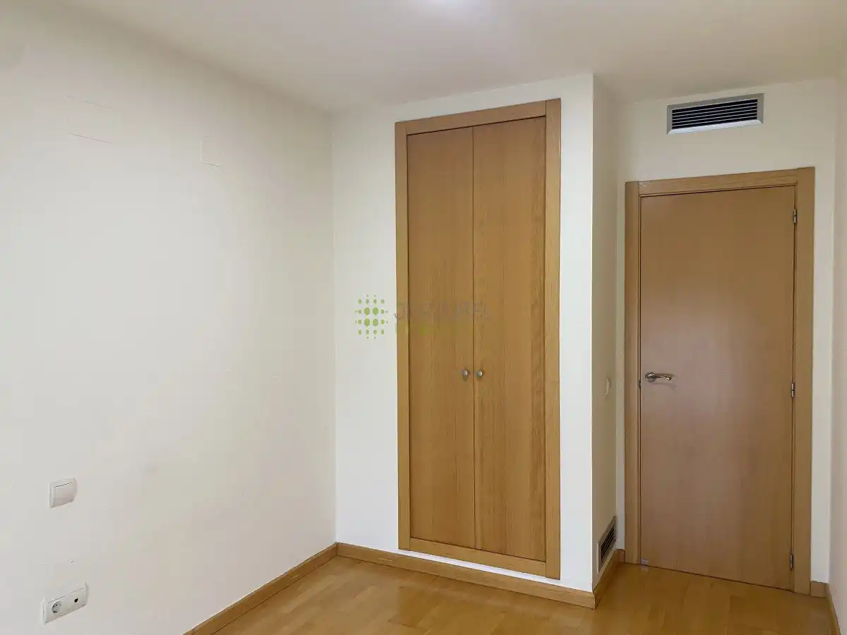 Piso en venta en Bucarest, Rafalafena