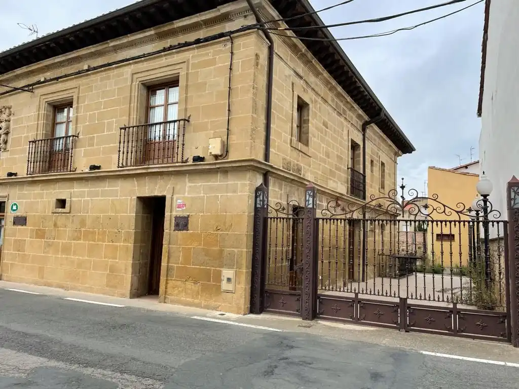 Country house zum Verkauf in Calle Mayor, Castañares de Rioja