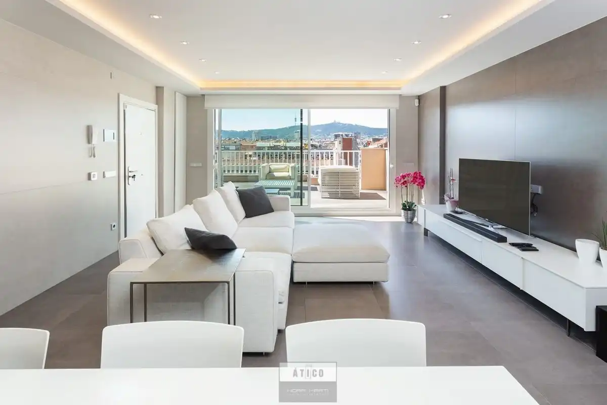 Wohnzimmer von Dachboden zum Verkauf in Barcelona mit Klimaanlage, Heizung und Terrasse