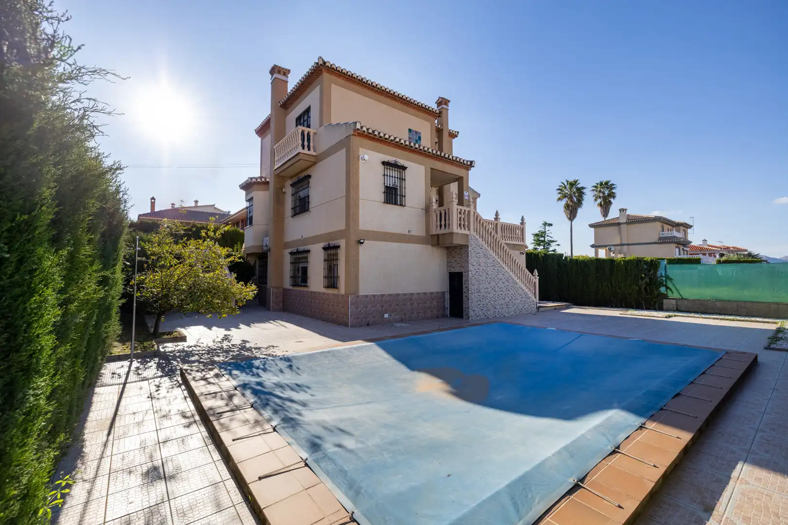 Vista exterior de Casa o xalet en venda en Cúllar Vega amb Aire condicionat, Calefacció i Terrassa
