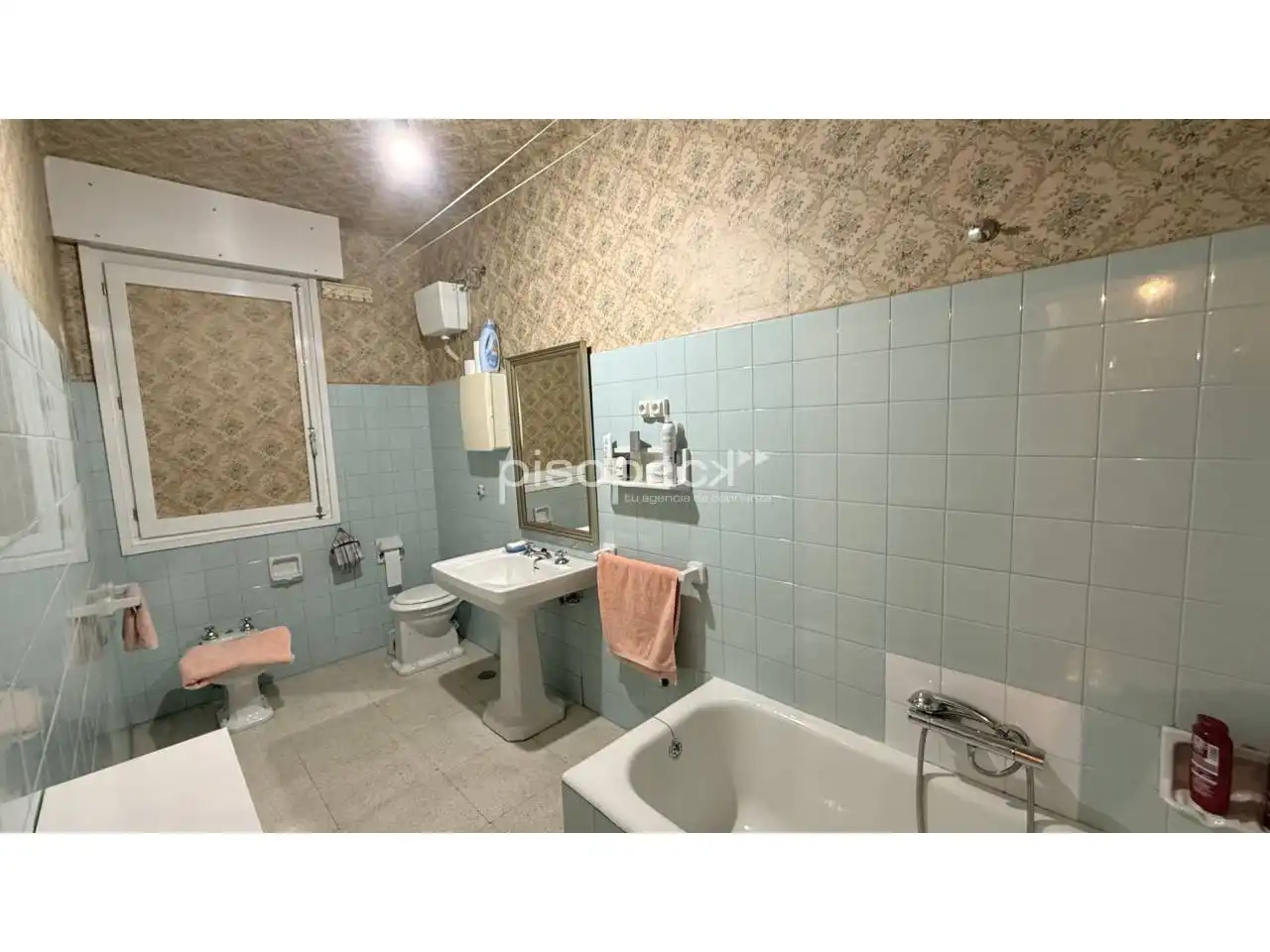Bathroom of Flat for sale in  Pamplona / Iruña  with Heating, Parquet flooring and Storage room