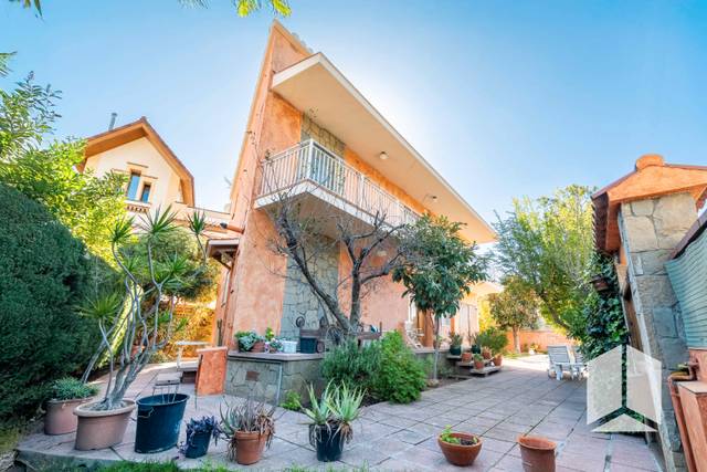 Casa-chalet en Venta en Passeig del Ferrocarril en Les Botigues