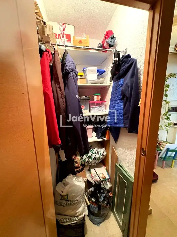 Dormitori de Pis en venda en Jaén amb Aire condicionat, Calefacció i Terrassa