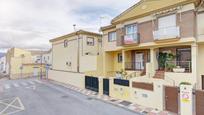 Vista exterior de Casa adosada en venda en Armilla amb Aire condicionat, Jardí privat i Terrassa