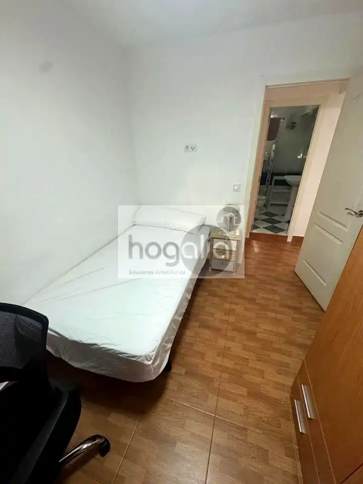 Bedroom of Flat for rent in Sevilla  with Storage room and Furnished