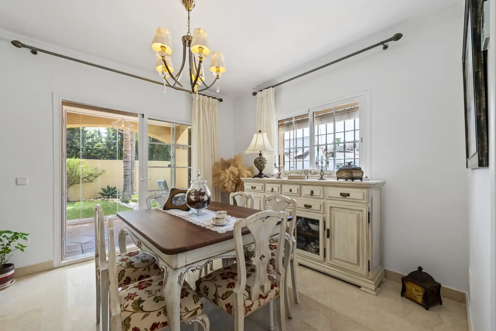 Esszimmer von Haus oder Chalet zum Verkauf in Mijas mit Klimaanlage, Privatgarten und Terrasse