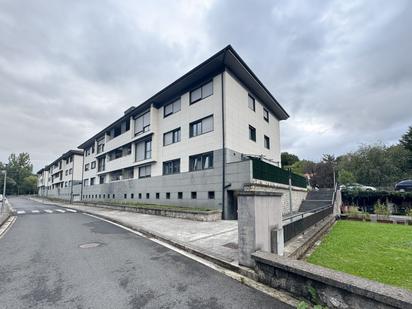 Außenansicht von Wohnung zum verkauf in Ezkio-Itsaso mit Balkon