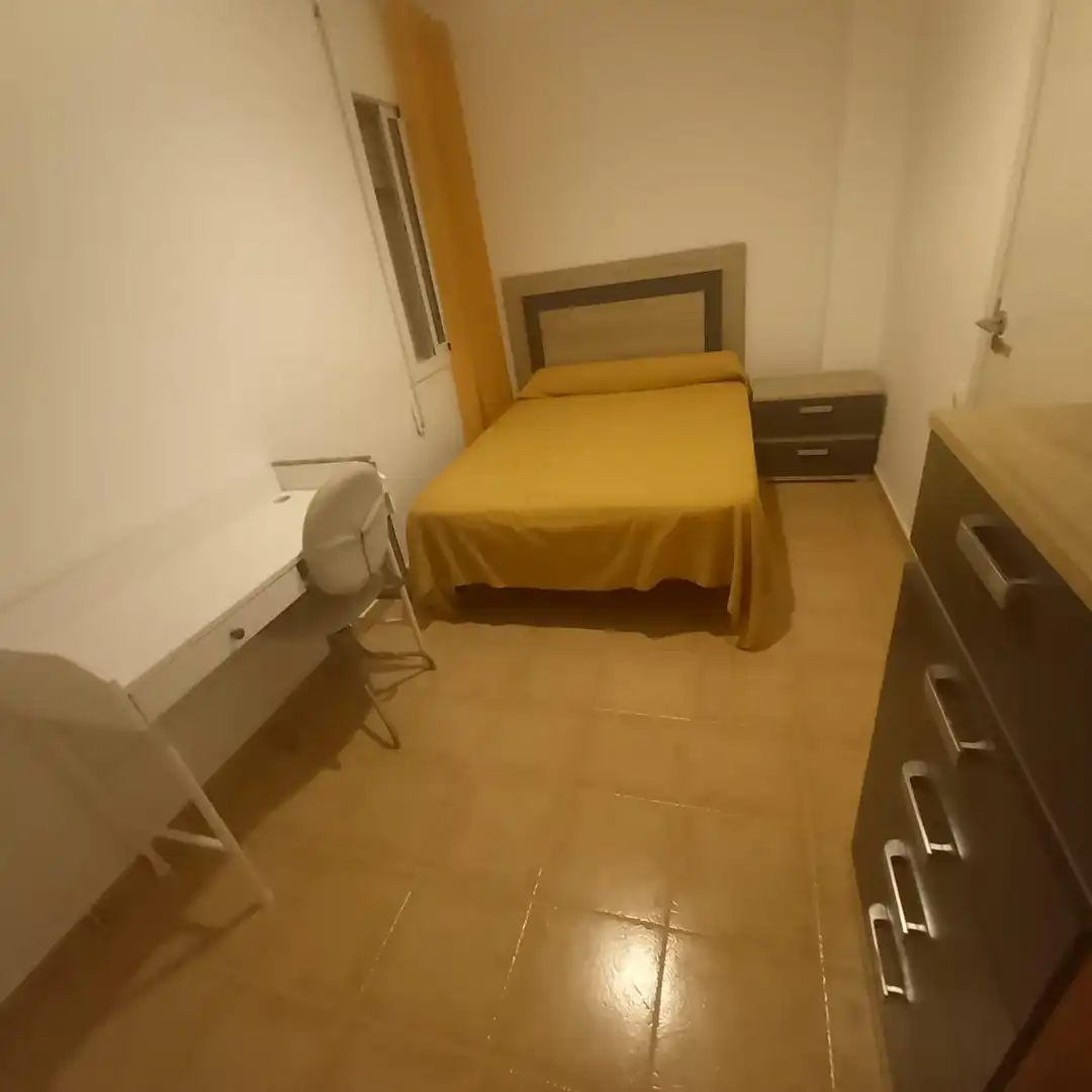 Habitación de Apartamento de alquiler en Chiclana de la Frontera con Aire acondicionado y Amueblado