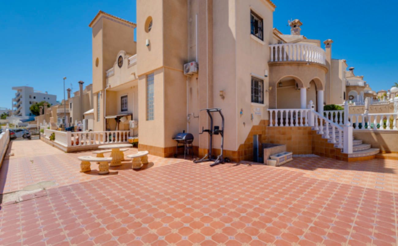 Terrassa de Casa adosada en venda en Orihuela amb Aire condicionat, Jardí privat i Terrassa