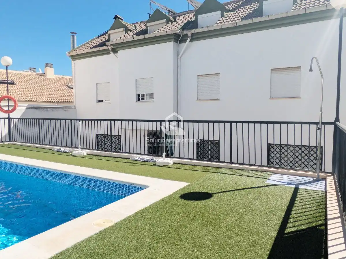Piscina de Casa o xalet en venda en Jaén amb Aire condicionat, Terrassa i Traster
