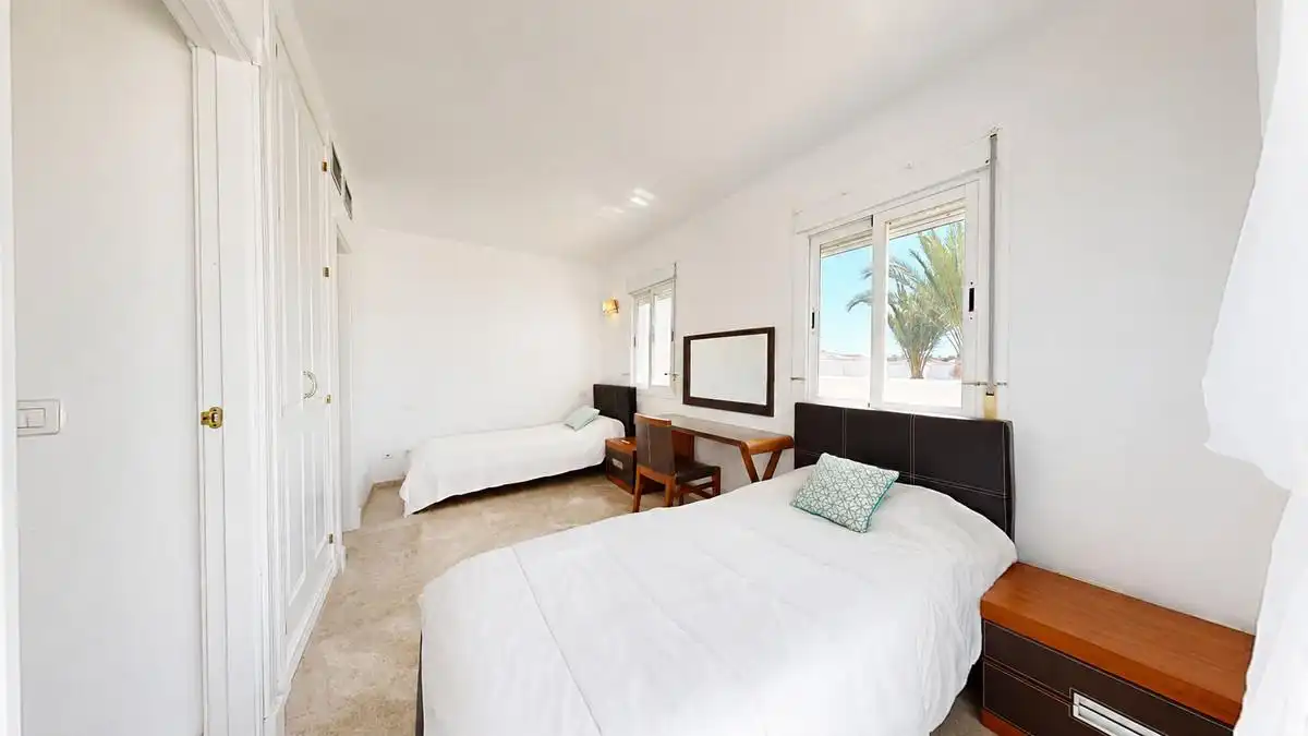 Dormitori de Àtic en venda en Marbella amb Aire condicionat, Jardí privat i Terrassa