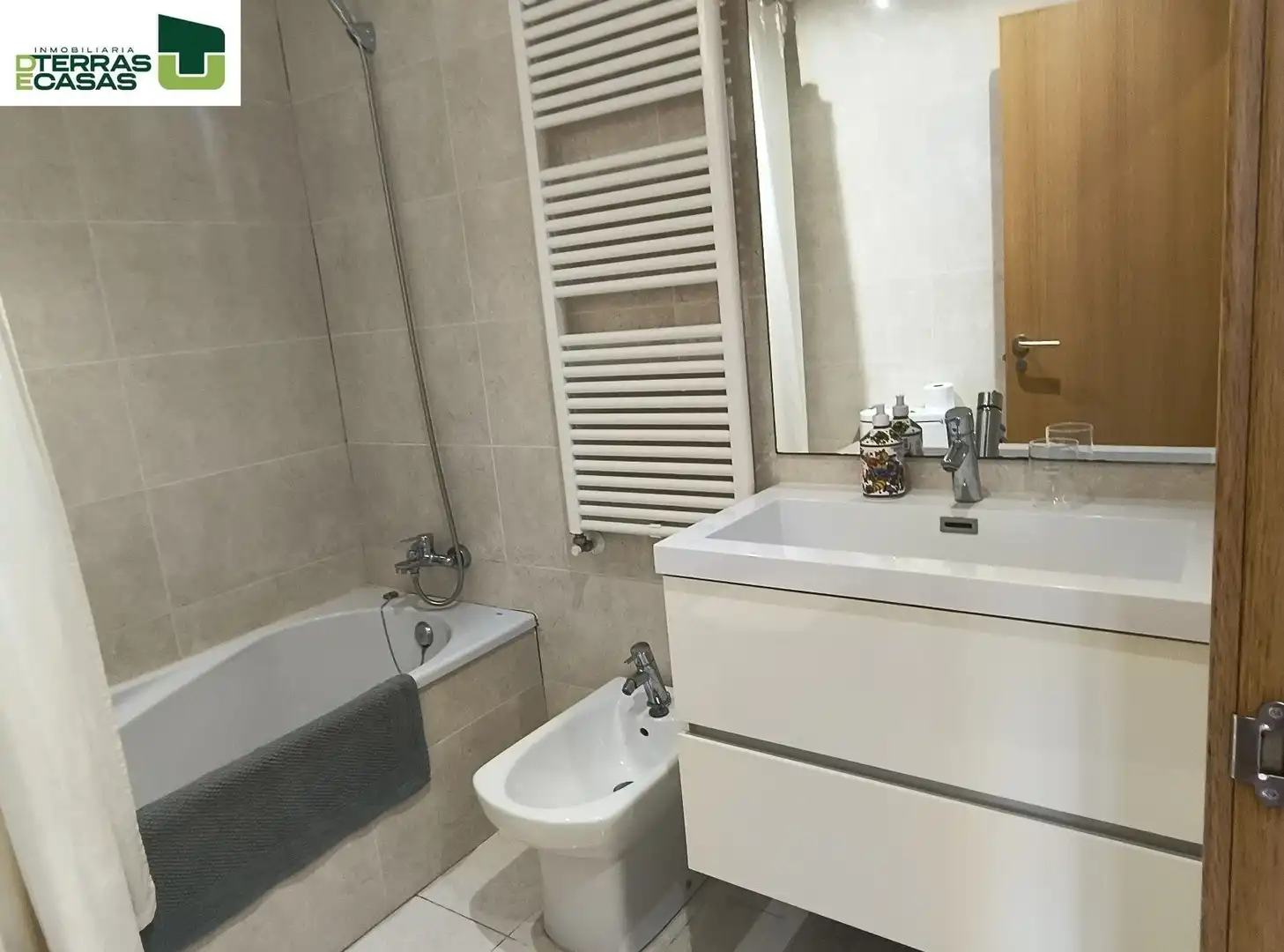 Bathroom of Flat for rent in Bueu  with Air Conditioner, Heating and Furnished