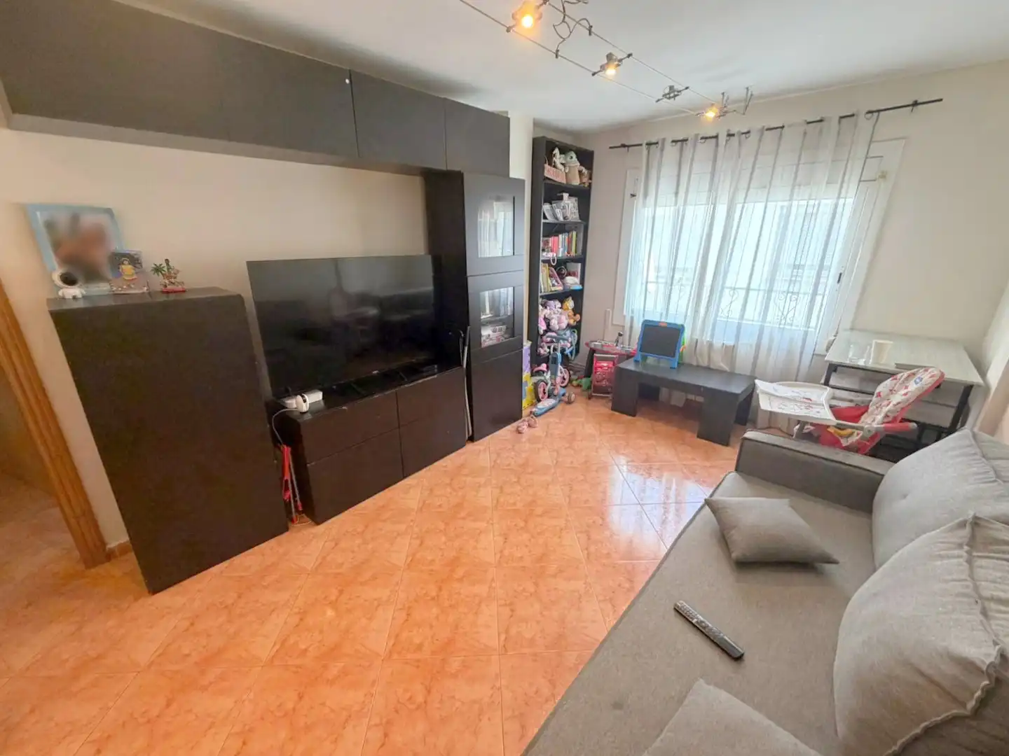 Living room of Flat for sale in El Prat de Llobregat  with Air Conditioner, Oven and Balcony