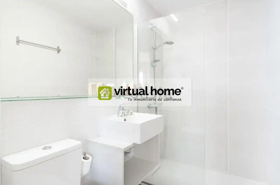 Bathroom of Flat for sale in Benidorm  with Air Conditioner, Terrace and Furnished