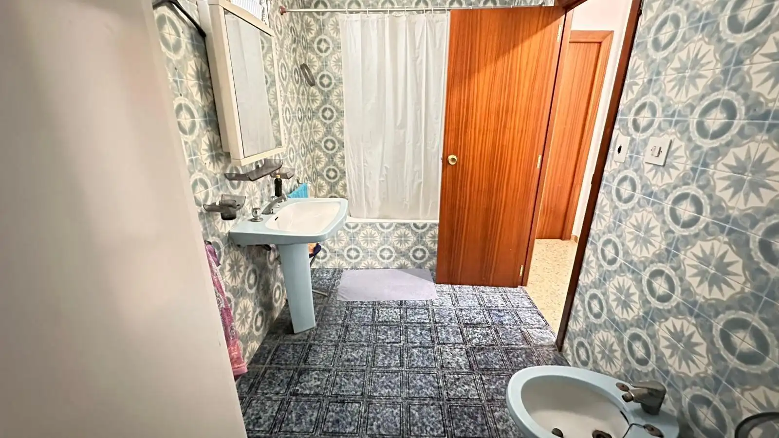 Bathroom of Houses for sale in Carlet  with Terrace, Storage room and Balcony