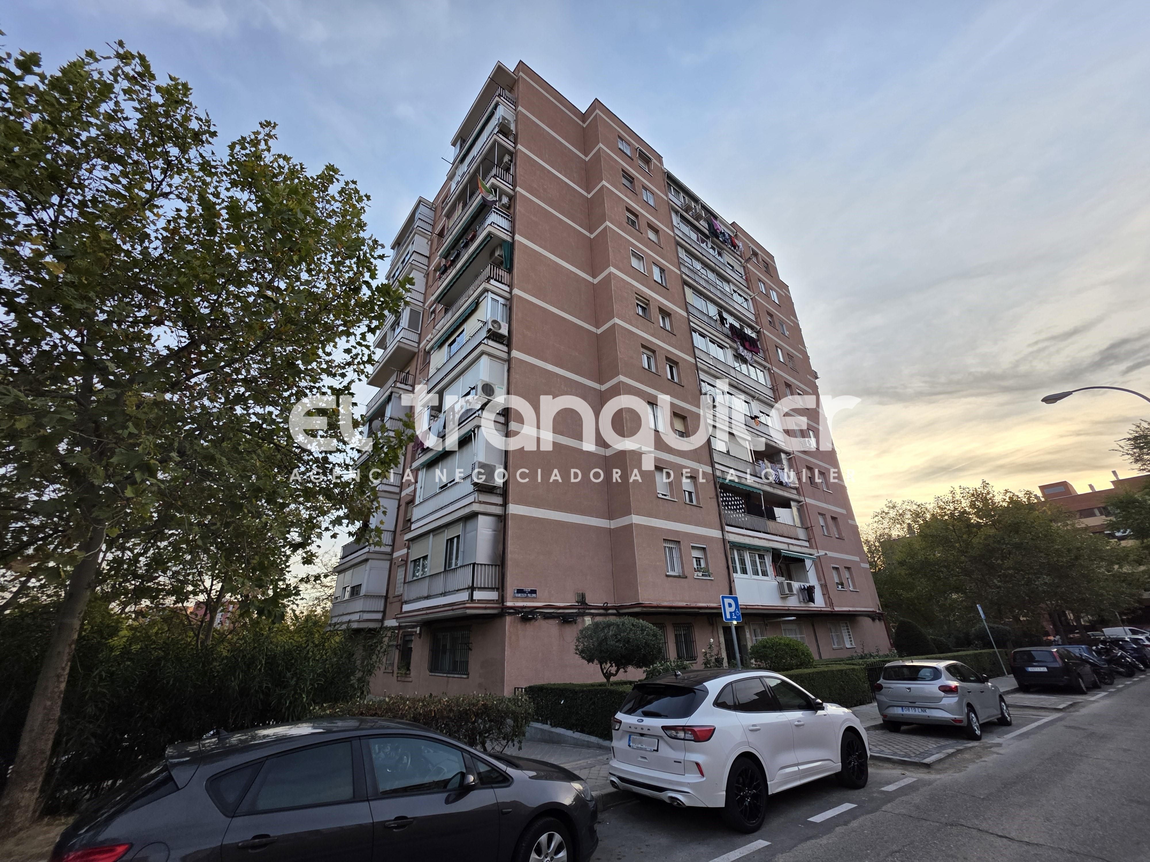 Exterior view of Flat to rent in  Madrid Capital  with Terrace, Furnished and Washing machine