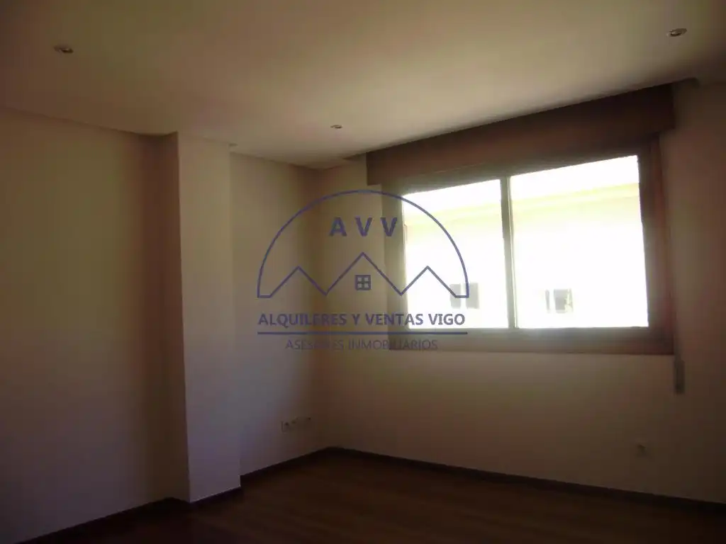 Habitación de Piso de alquiler en Vigo  con Parquet