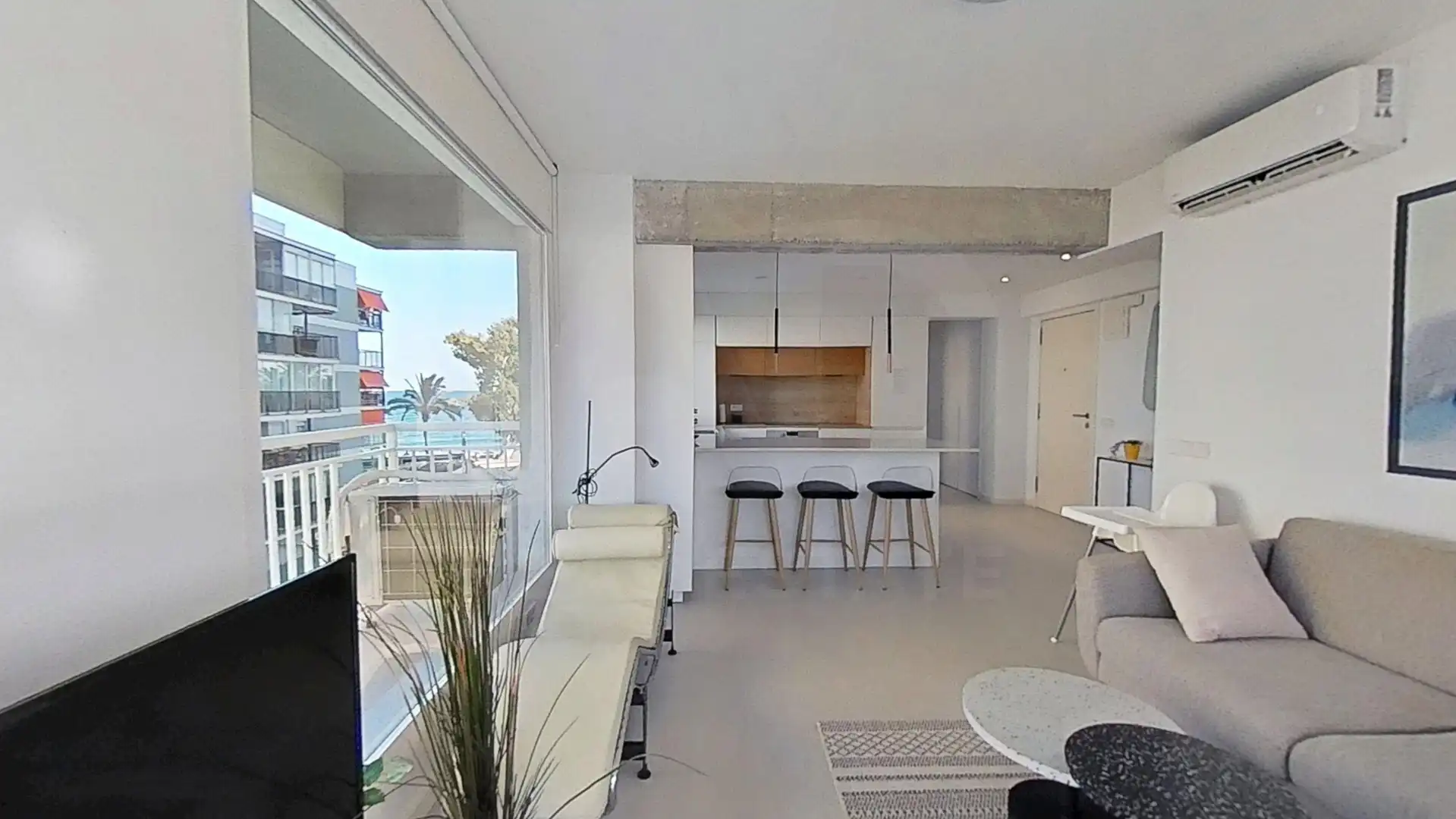 Wohnzimmer von Wohnung zur Miete in Benicasim / Benicàssim mit Klimaanlage, Terrasse und Schwimmbad