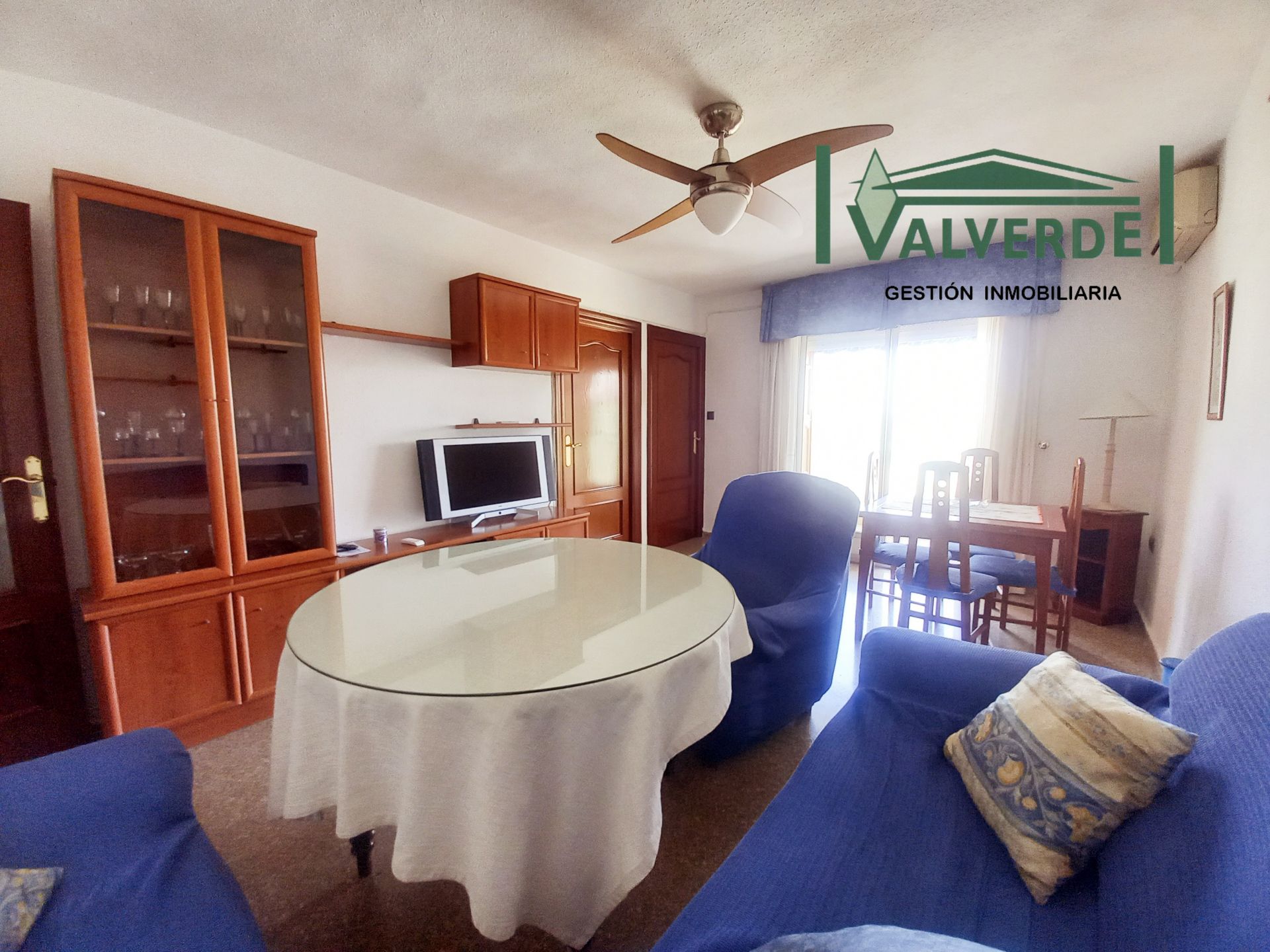 Living room of Flat to rent in  Granada Capital  with Air Conditioner, Heating and Terrace