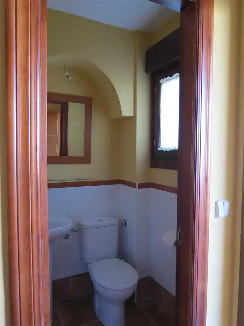 Badezimmer von Wohnung zur Miete in Sepúlveda mit Parkett, Abstellraum und Möbliert