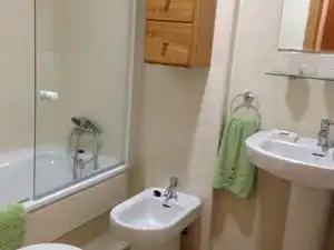 Bany de Pis en venda en Miño amb Calefacció, Forn i Rentadora