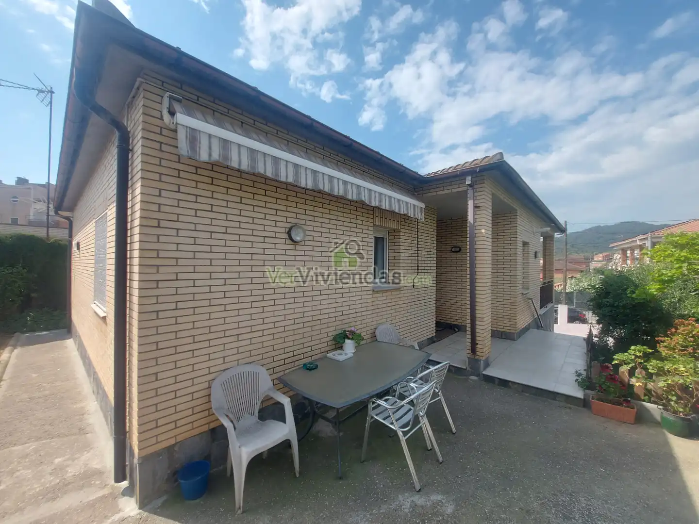 Exterior view of Houses for sale in Sant Vicenç Dels Horts  with Air Conditioner, Heating and Private garden