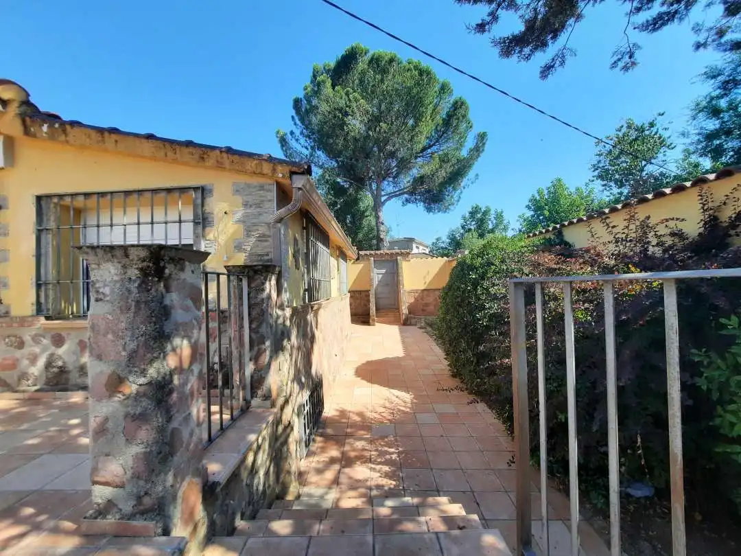 Vista exterior de Casa o chalet en venta en Escalona con Calefacción, Jardín privado y Terraza