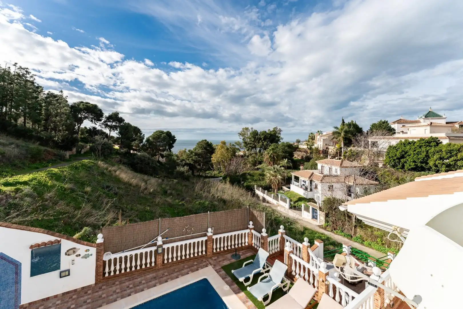 Vista exterior de Casa o chalet en venta en Vélez-Málaga con Piscina comunitaria