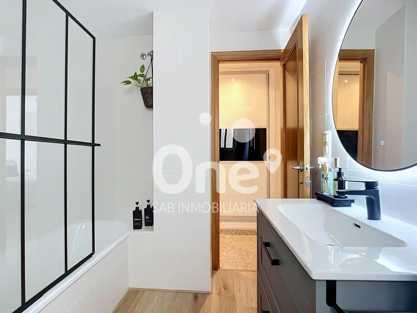 Baño de Piso en venta en La Pobla de Vallbona con Aire acondicionado, Trastero y Horno