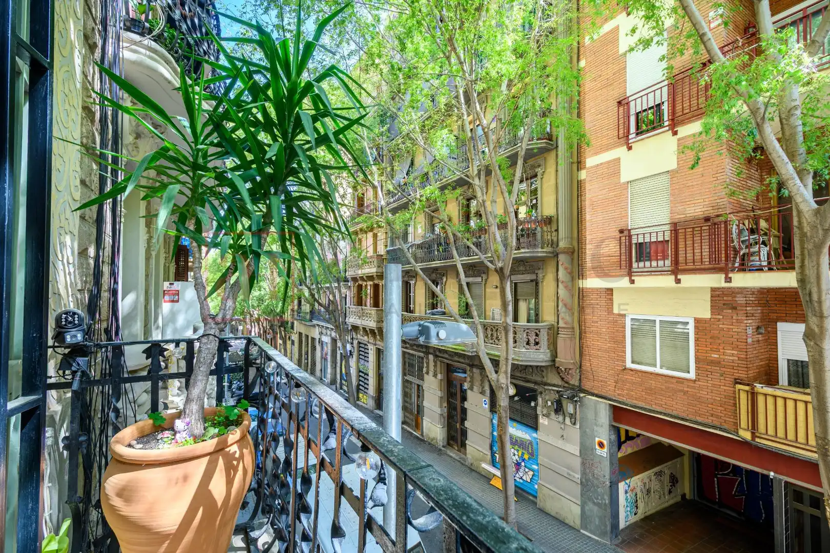 Vista exterior de Dúplex en venda en Barcelona amb Aire condicionat, Calefacció i Jardí privat