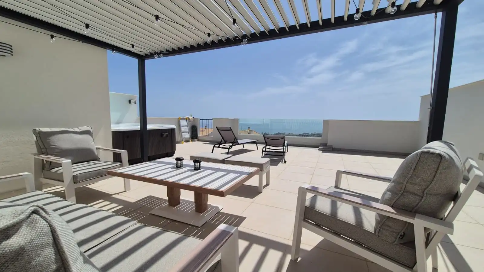 Terrassa de Àtic de lloguer en Benalmádena amb Aire condicionat, Calefacció i Jardí privat