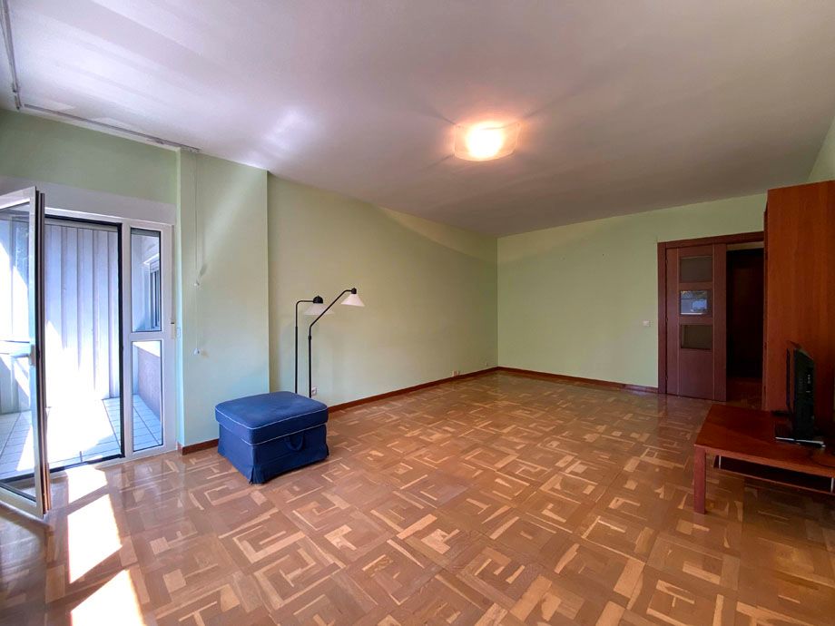 Sala d'estar de Pis en venda en Vitoria - Gasteiz amb Calefacció, Parquet i Terrassa