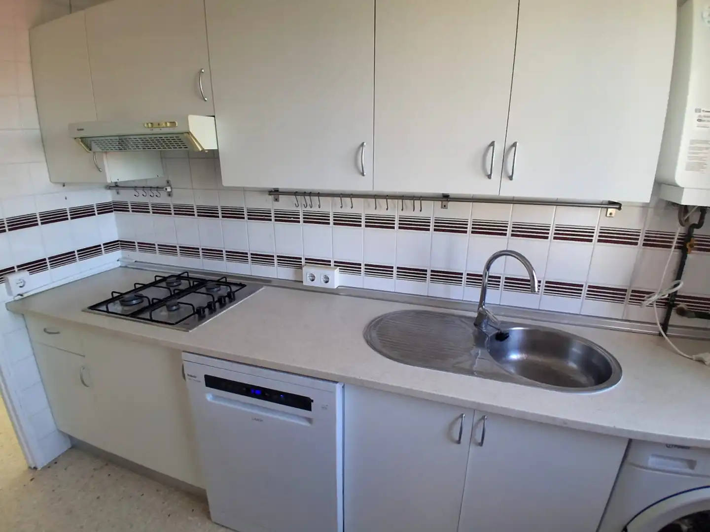 Küche von Wohnung zur Miete in Sevilla mit Klimaanlage, Terrasse und Waschmaschine