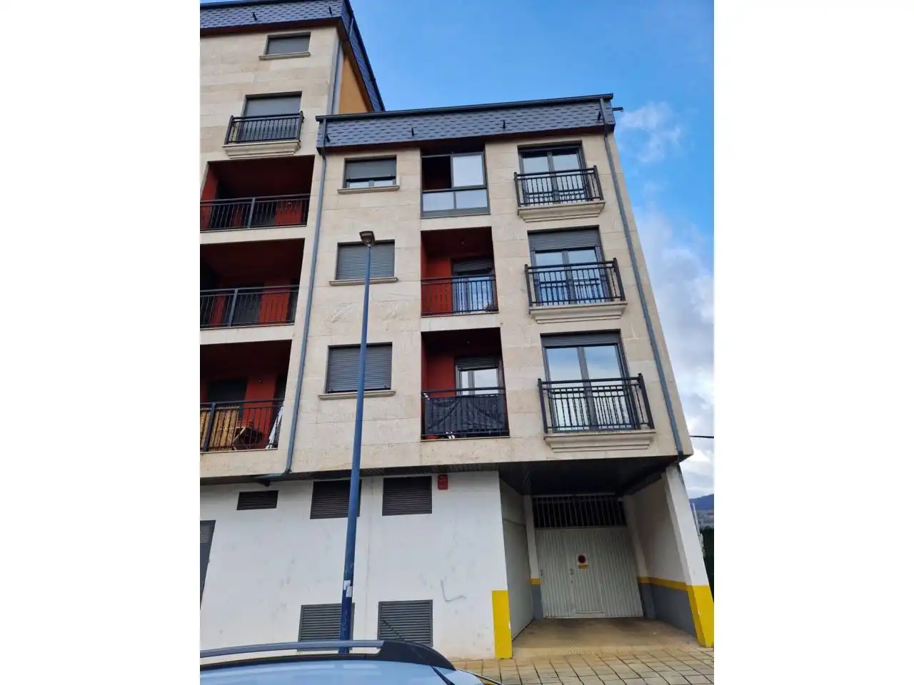 Vista exterior de Piso en venta en A Rúa 