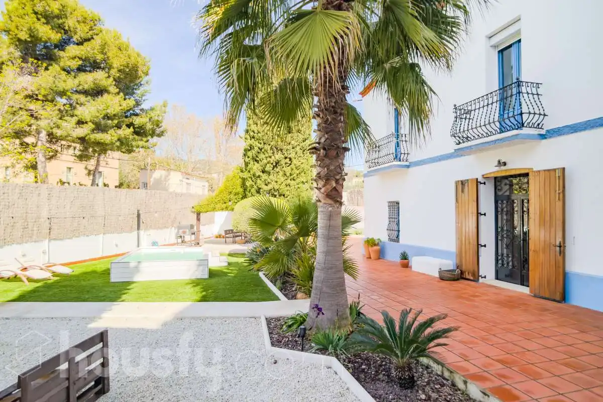 Vista exterior de Finca rústica en venta en Montgat con Calefacción, Jardín privado y Terraza