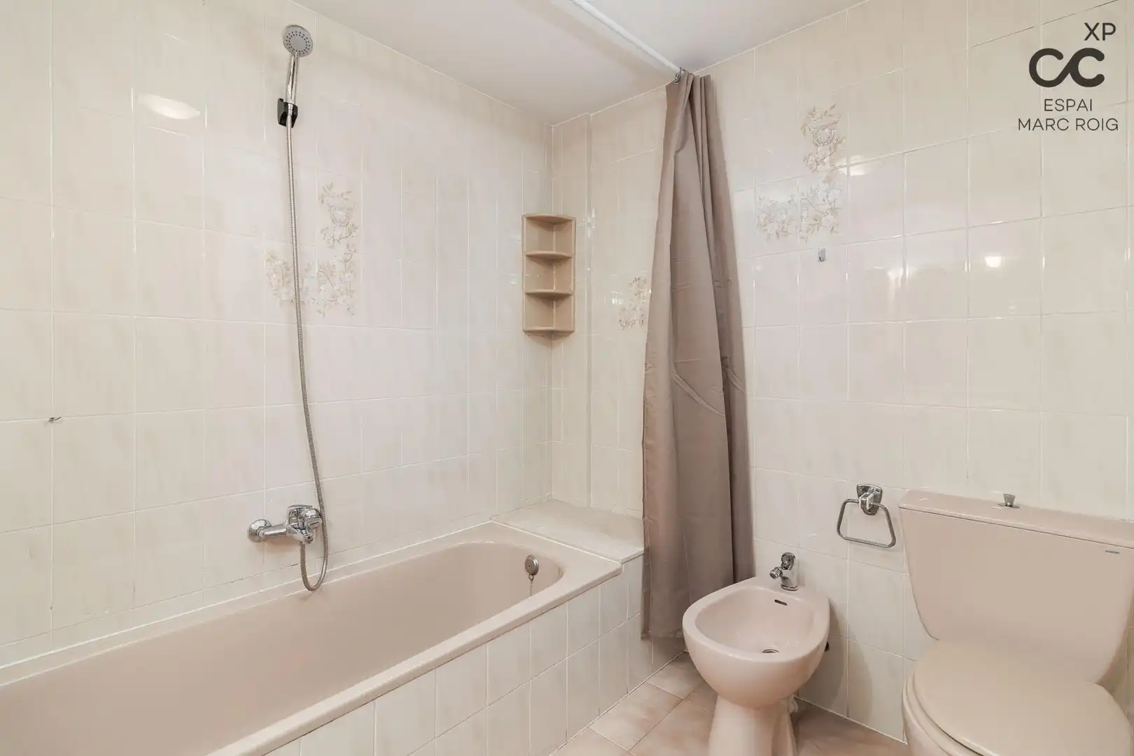 Badezimmer von Wohnung zum Verkauf in Figueres mit Heizung, Parkett und Abstellraum