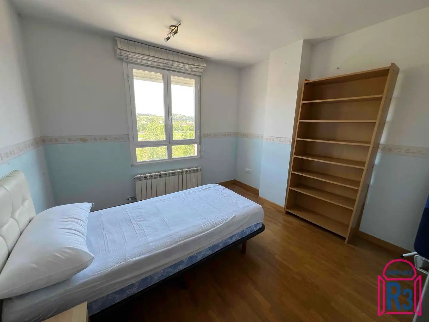 Habitación de Piso en venta en León Capital  con Calefacción, Terraza y Trastero