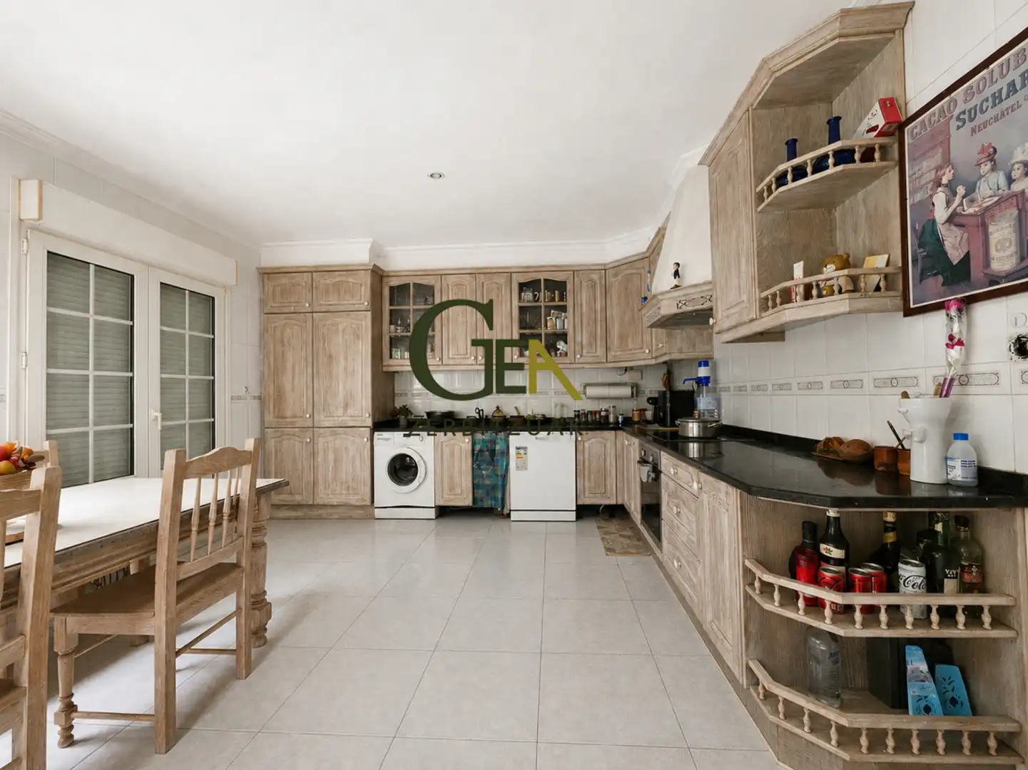 Küche von Einfamilien-Reihenhaus zum Verkauf in Alkiza mit Heizung, Privatgarten und Terrasse