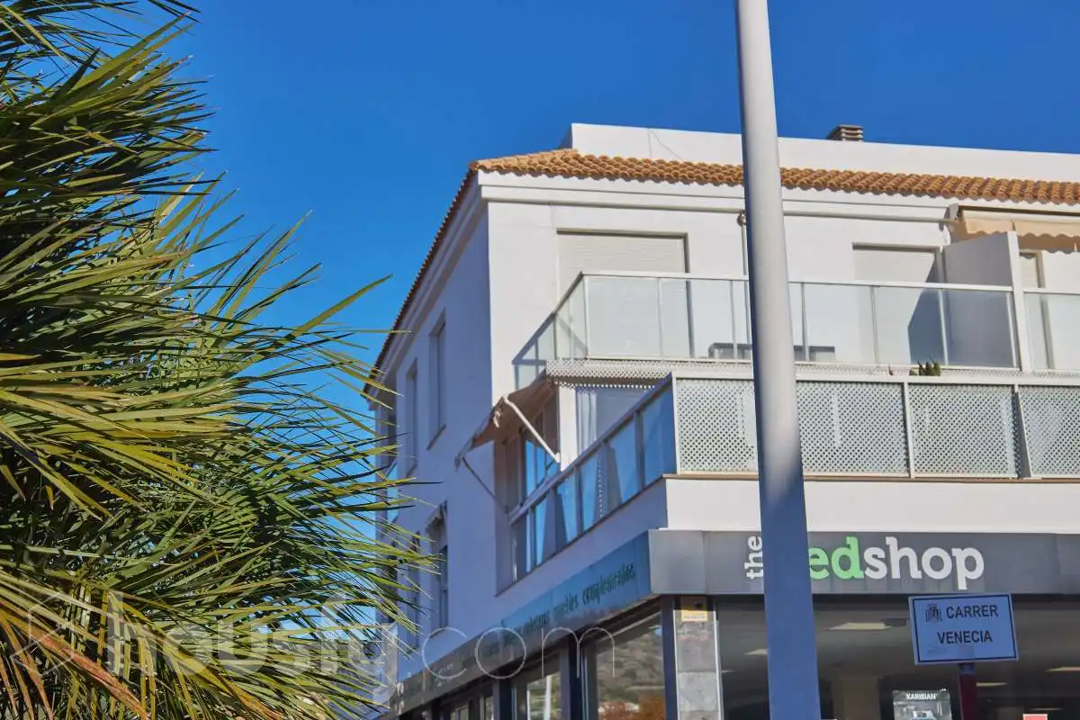 Vista exterior de Pis en venda en Jávea / Xàbia amb Aire condicionat, Terrassa i Piscina comunitària