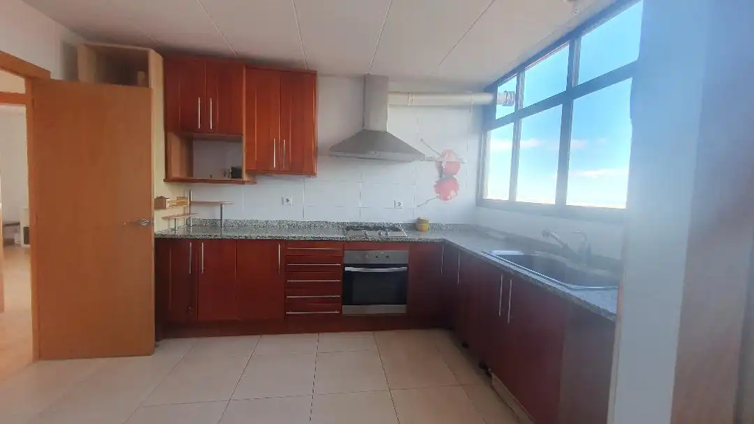 Cocina de Piso en venta en Barcelona con Jardín privado, Parquet y Piscina