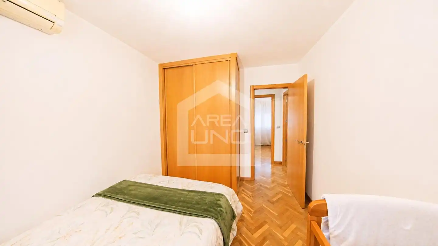 Bedroom of Flat for sale in Alcorcón  with Air Conditioner, Heating and Parquet flooring
