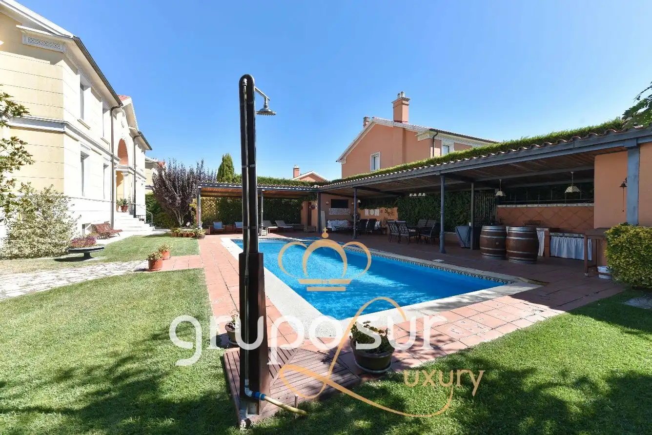 Casa o xalet en venda a Calle de la Fuente del Berrocal, 1, El Berrocal