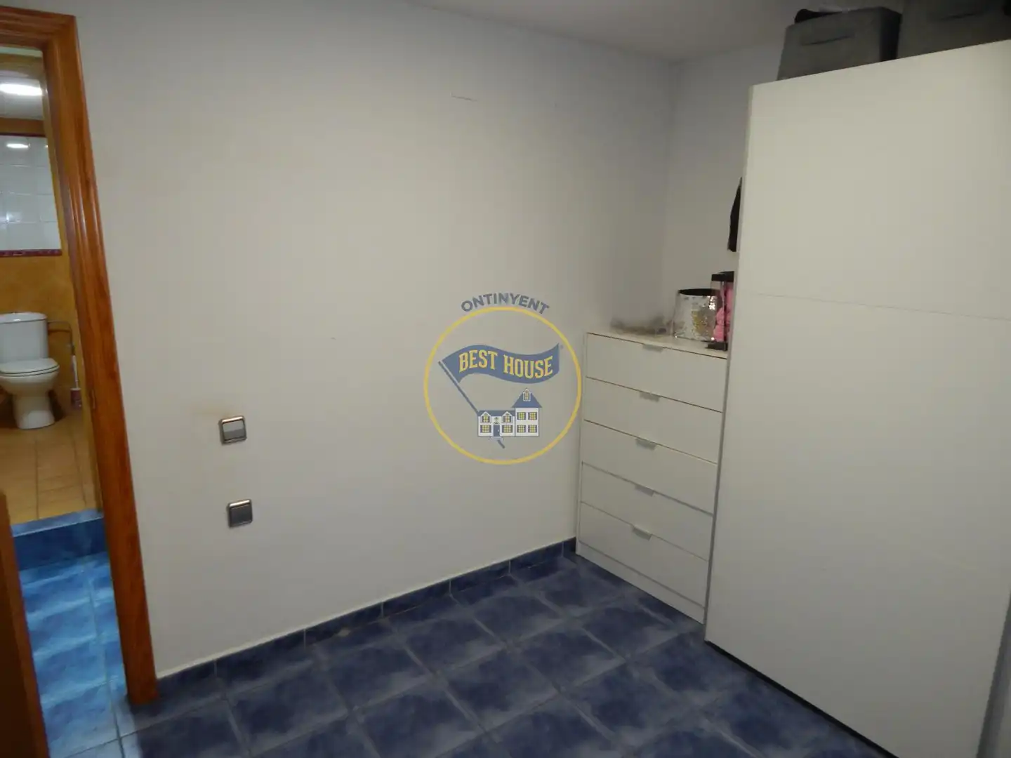 Ground floor for sale in Ontinyent  with Air Conditioner and Storage room