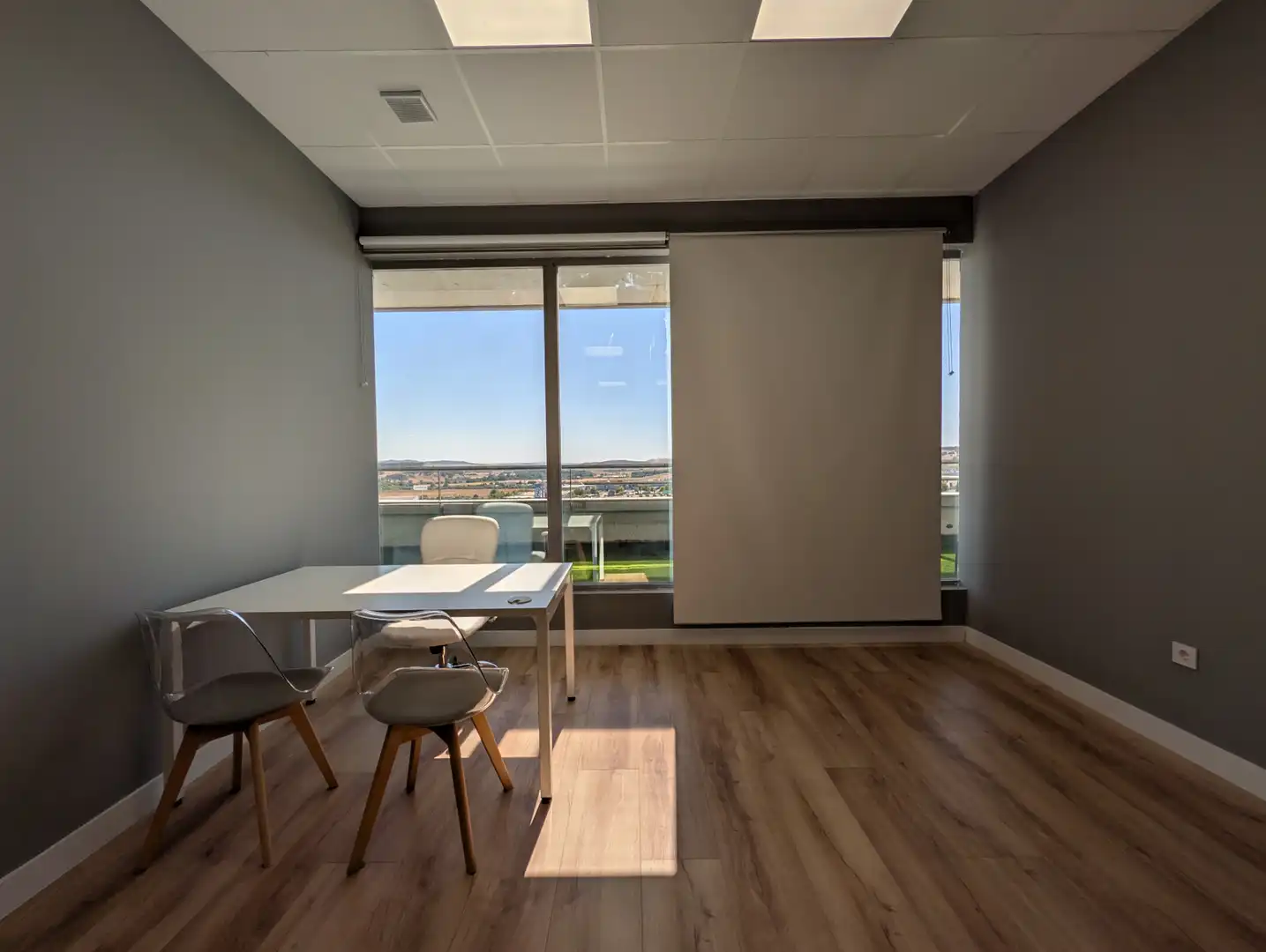 Büro zur Miete in Rivas-Vaciamadrid mit Klimaanlage, Heizung und Terrasse